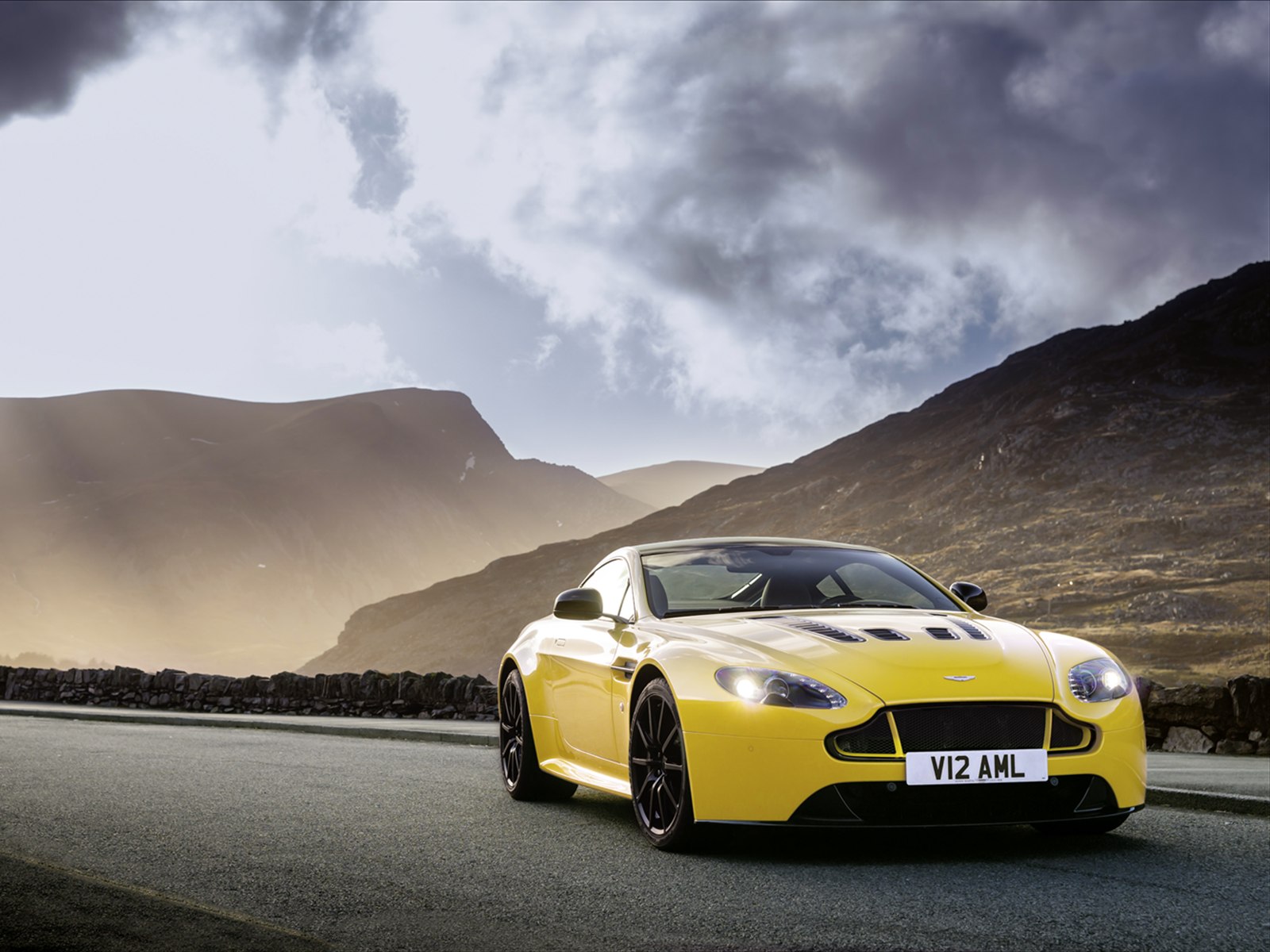 Aston Martin V12 Vantage S 2014